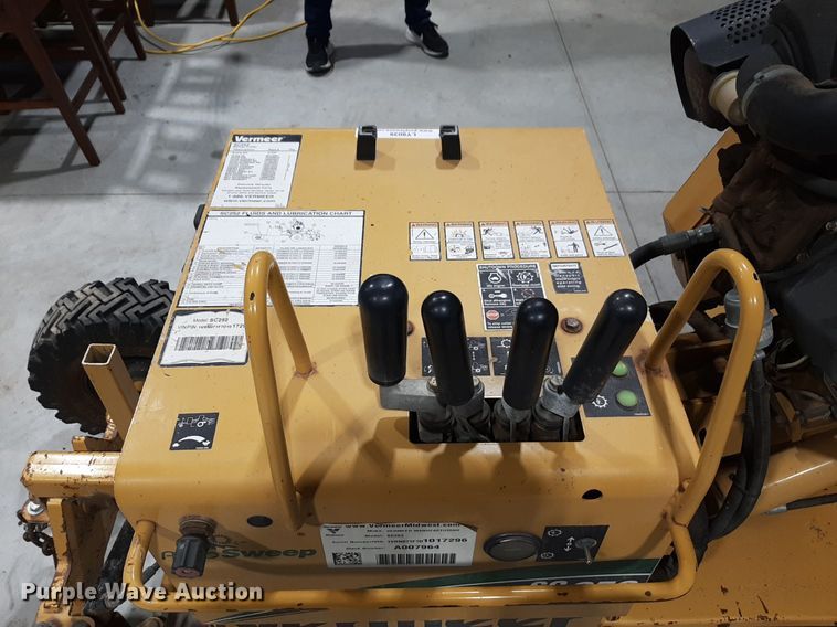 image for item LY9039 2013 Vermeer SC252 stump grinder