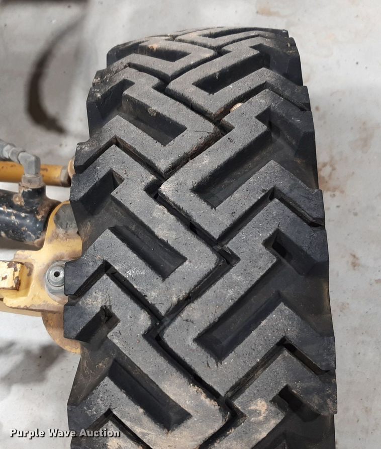 image for item LY9039 2013 Vermeer SC252 stump grinder