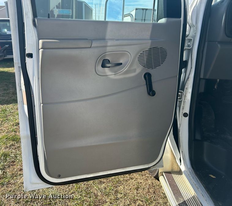 image for item NB9298 1998 Ford  E350 shuttle bus