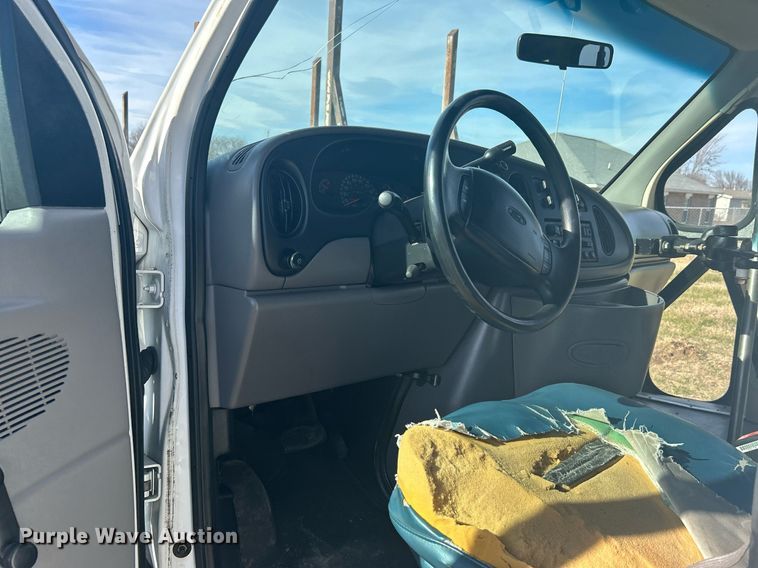 image for item NB9298 1998 Ford  E350 shuttle bus