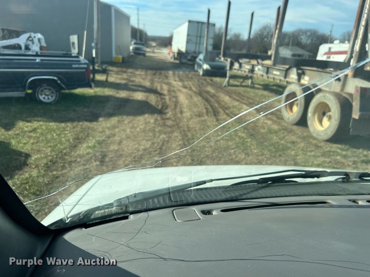 image for item NB9298 1998 Ford  E350 shuttle bus