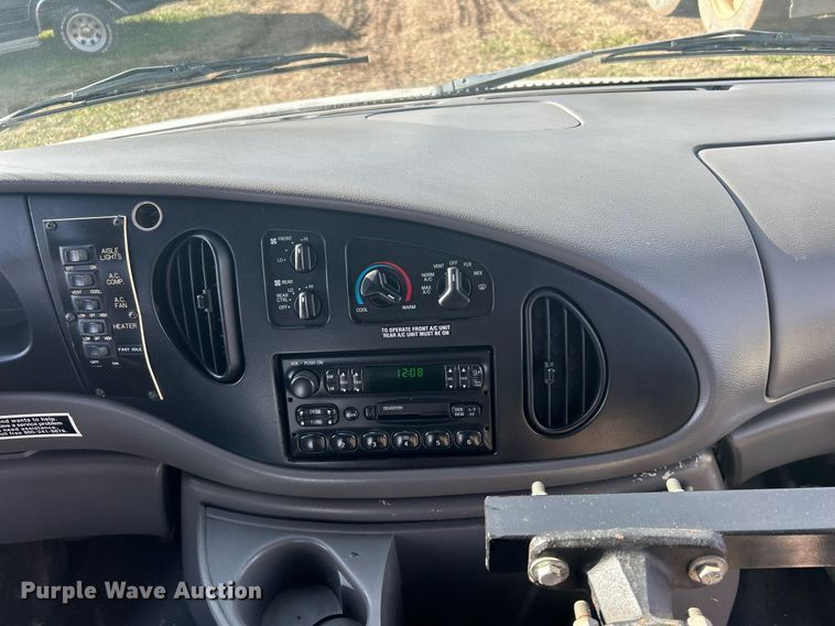 image for item NB9298 1998 Ford  E350 shuttle bus