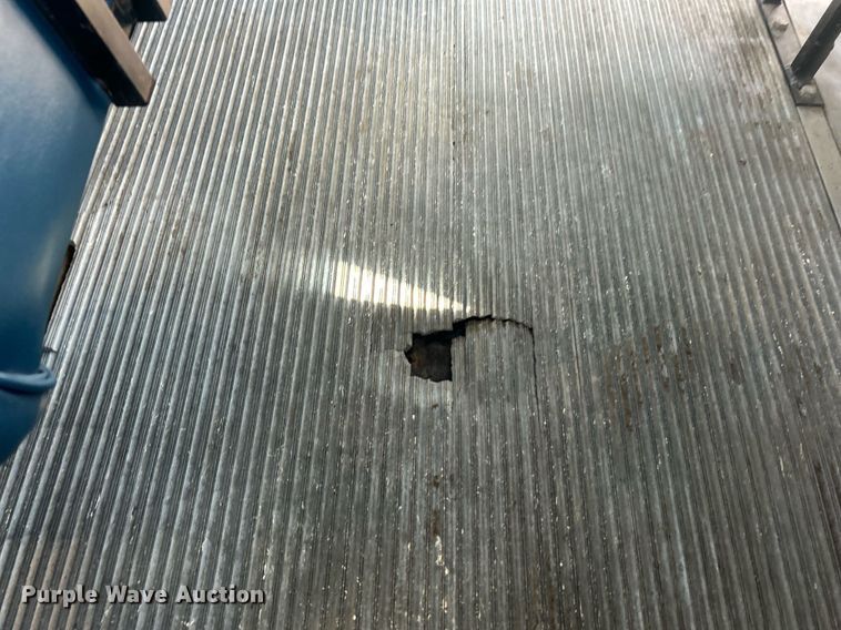 image for item NB9298 1998 Ford  E350 shuttle bus