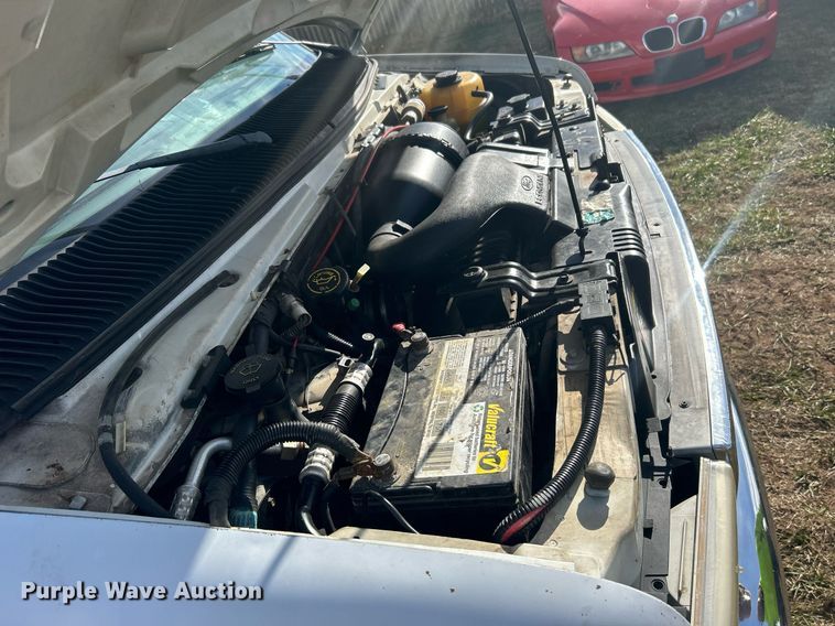 image for item NB9298 1998 Ford  E350 shuttle bus