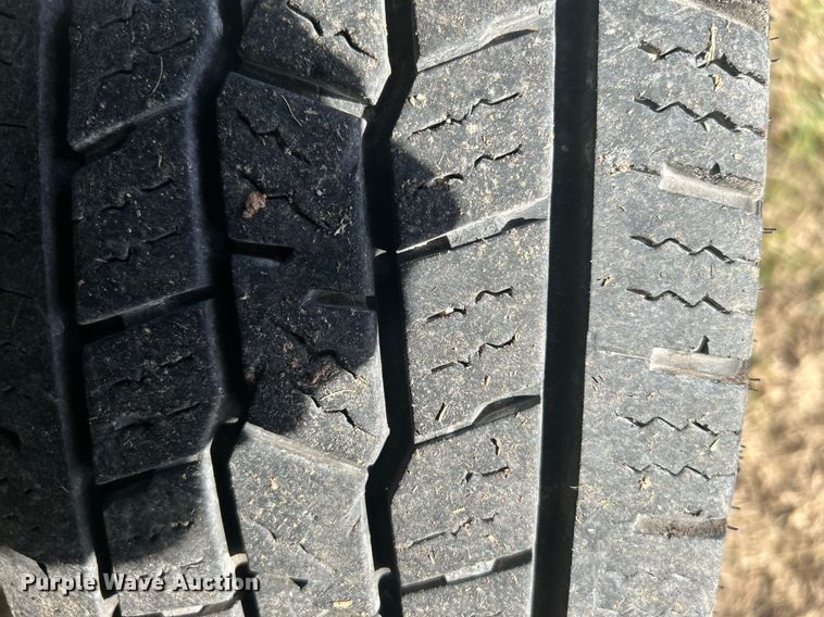 image for item NB9298 1998 Ford  E350 shuttle bus