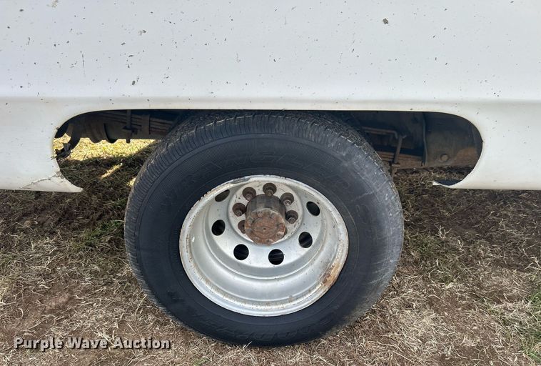 image for item NB9298 1998 Ford  E350 shuttle bus