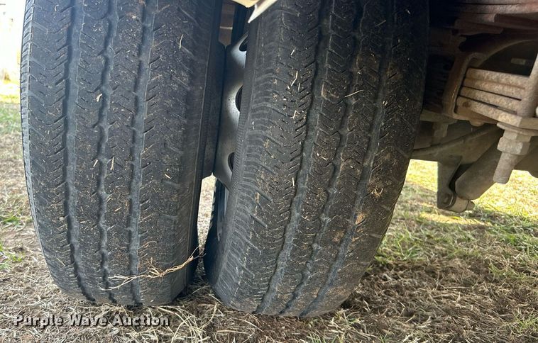 image for item NB9298 1998 Ford  E350 shuttle bus