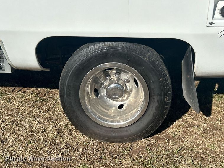 image for item NB9298 1998 Ford  E350 shuttle bus