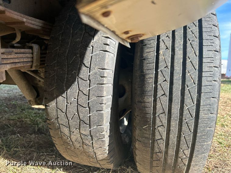 image for item NB9298 1998 Ford  E350 shuttle bus