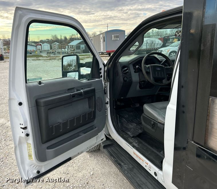 image for item NE9661 2014 Ford F550 Super Duty XL  dump flatbed truck