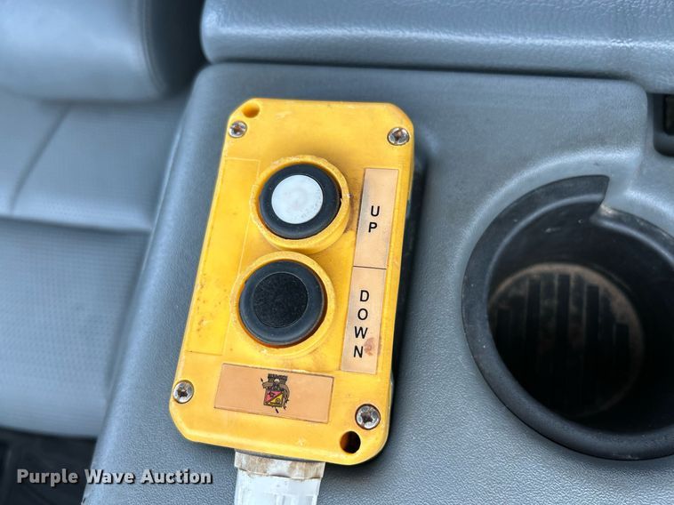 image for item NE9661 2014 Ford F550 Super Duty XL  dump flatbed truck