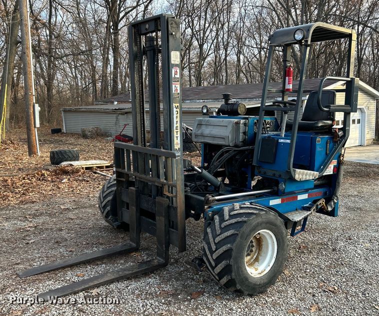 image for item NE9692 2003 Moffett M5500 forklift