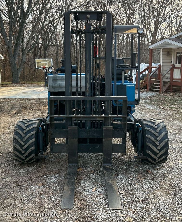 image for item NE9692 2003 Moffett M5500 forklift