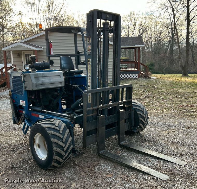 image for item NE9692 2003 Moffett M5500 forklift