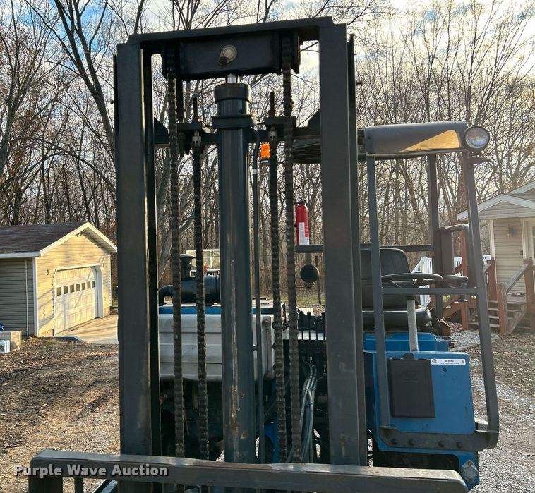 image for item NE9692 2003 Moffett M5500 forklift