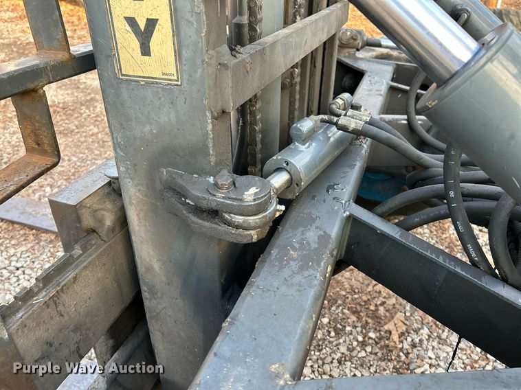 image for item NE9692 2003 Moffett M5500 forklift