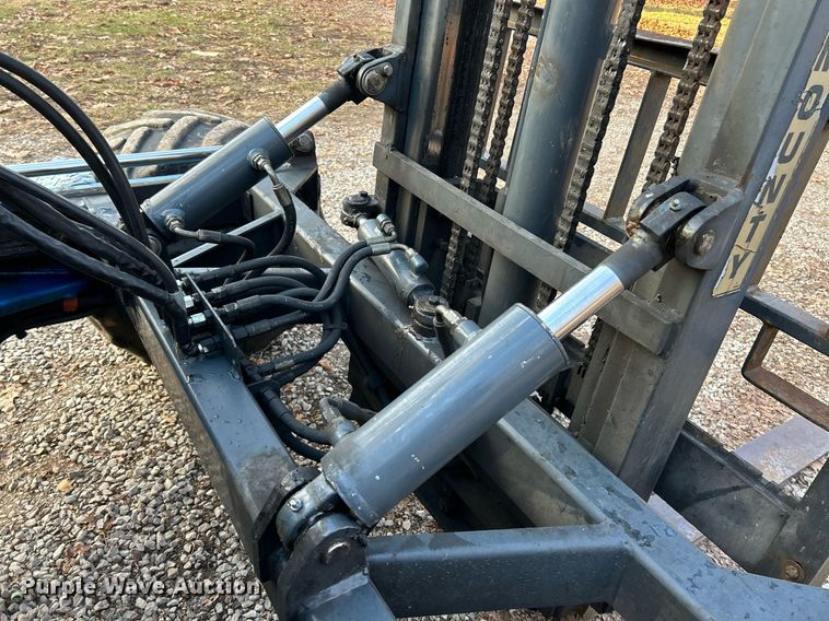image for item NE9692 2003 Moffett M5500 forklift