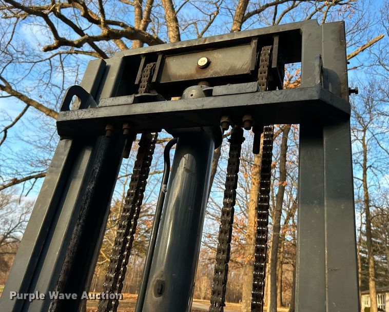 image for item NE9692 2003 Moffett M5500 forklift