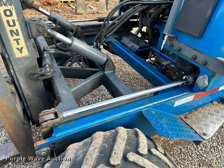 image for item NE9692 2003 Moffett M5500 forklift