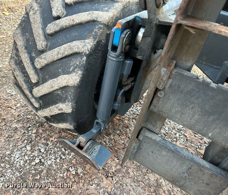 image for item NE9692 2003 Moffett M5500 forklift