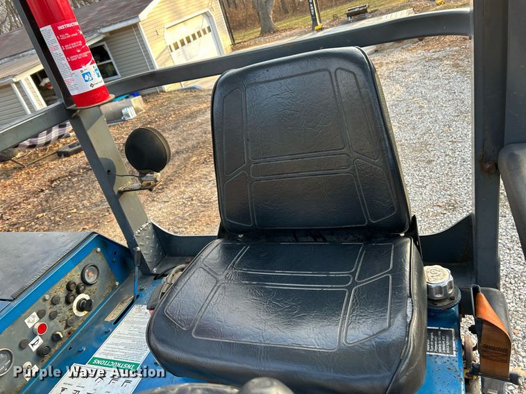 image for item NE9692 2003 Moffett M5500 forklift