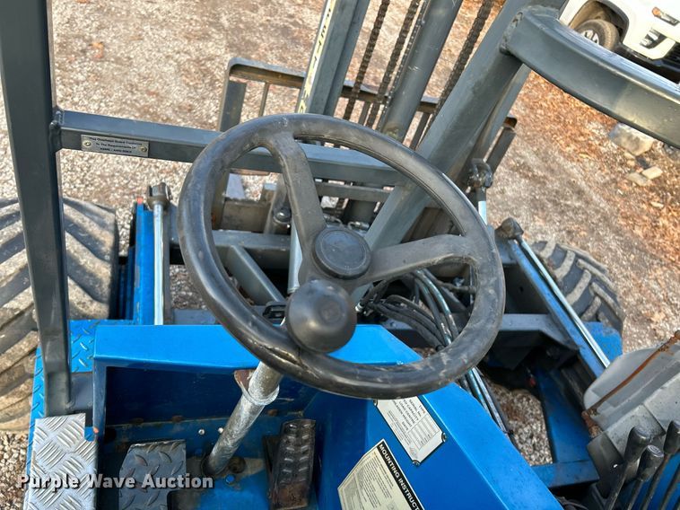 image for item NE9692 2003 Moffett M5500 forklift