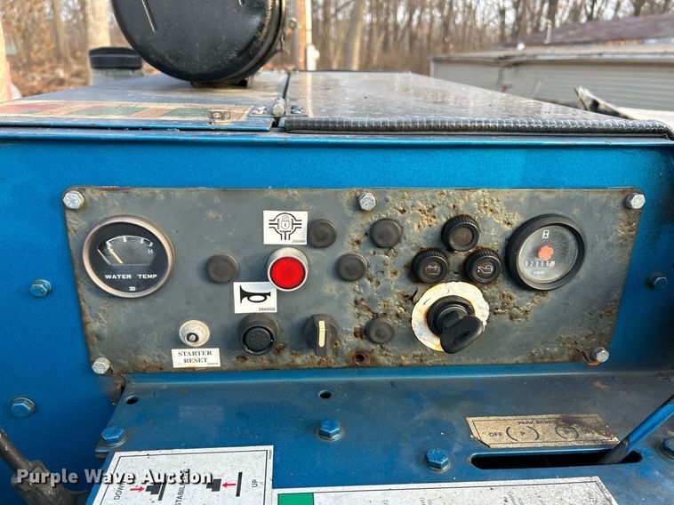 image for item NE9692 2003 Moffett M5500 forklift