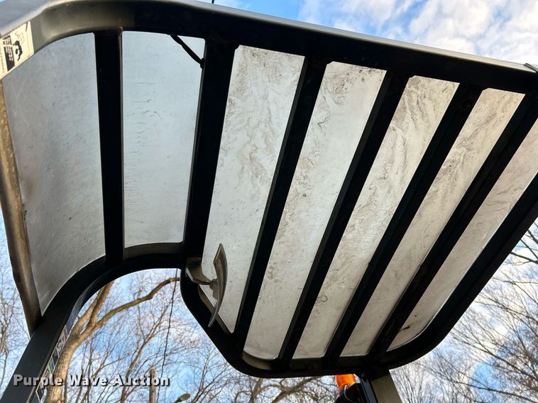 image for item NE9692 2003 Moffett M5500 forklift