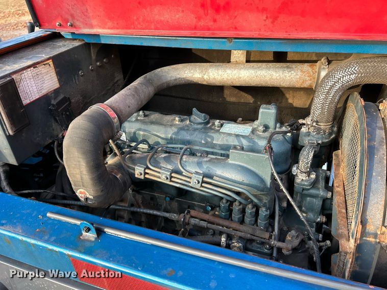 image for item NE9692 2003 Moffett M5500 forklift