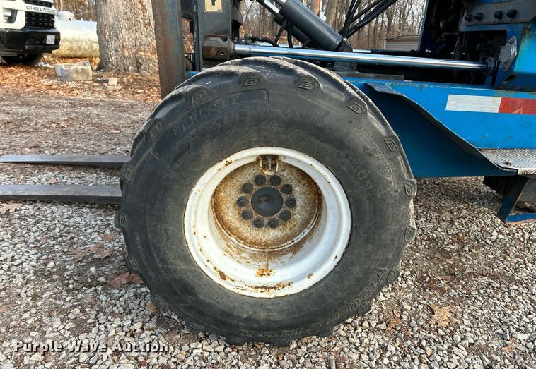 image for item NE9692 2003 Moffett M5500 forklift