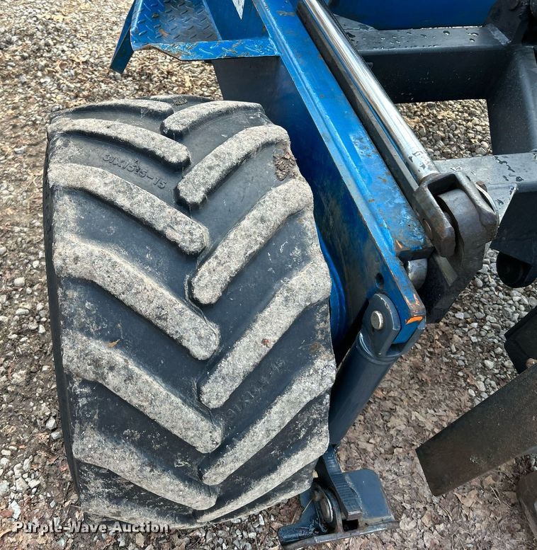 image for item NE9692 2003 Moffett M5500 forklift