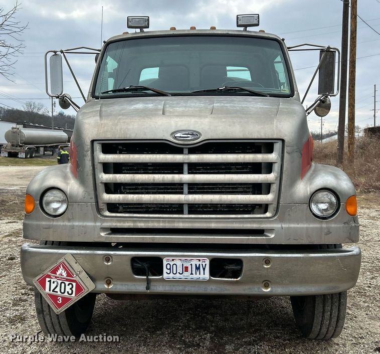 image for item NE9693 1999 Sterling L7501 fuel truck