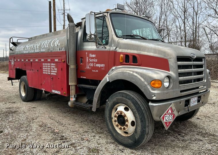 image for item NE9693 1999 Sterling L7501 fuel truck