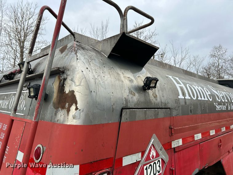 image for item NE9693 1999 Sterling L7501 fuel truck