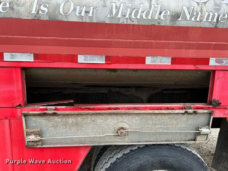 image for item NE9693 1999 Sterling L7501 fuel truck