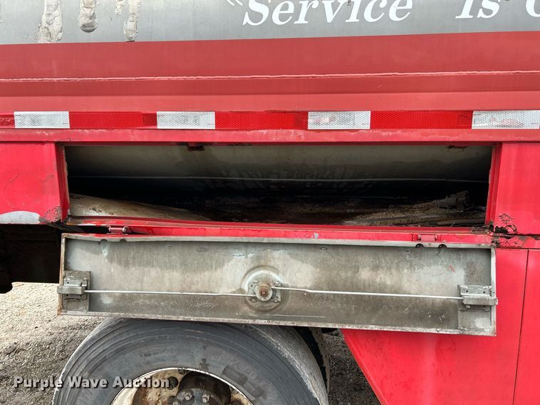 image for item NE9693 1999 Sterling L7501 fuel truck