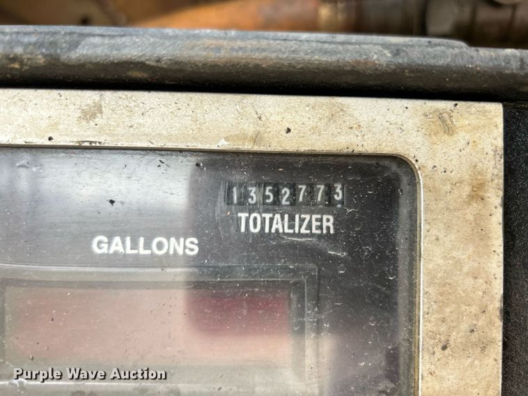 image for item NE9693 1999 Sterling L7501 fuel truck