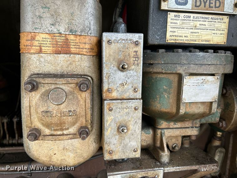 image for item NE9693 1999 Sterling L7501 fuel truck