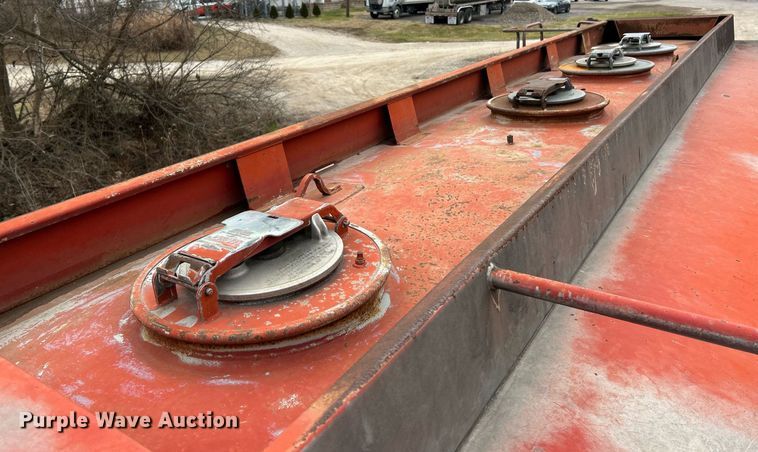 image for item NE9693 1999 Sterling L7501 fuel truck