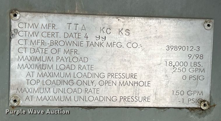 image for item NE9693 1999 Sterling L7501 fuel truck