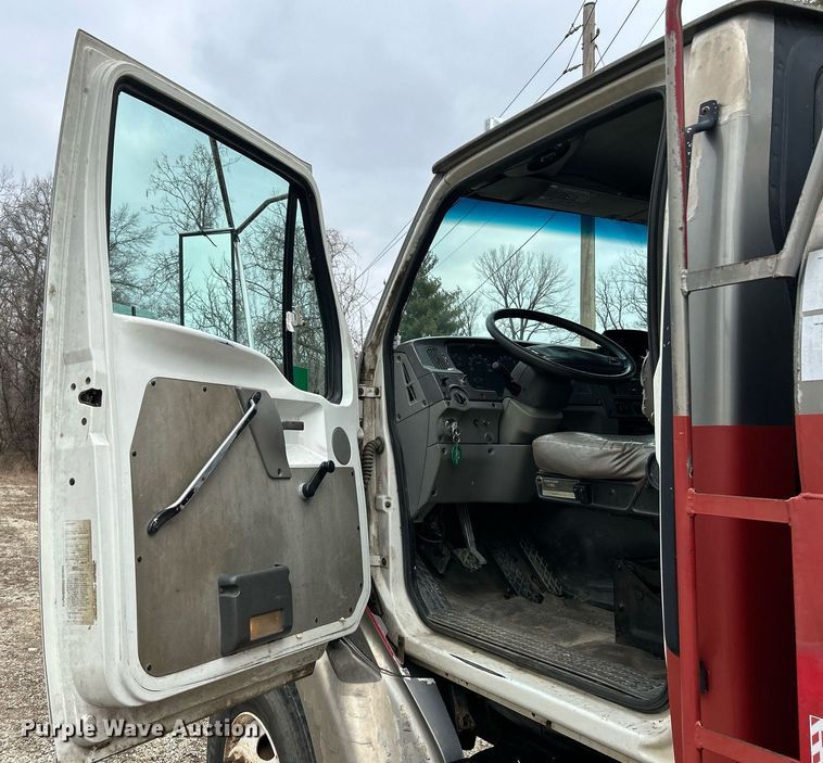 image for item NE9693 1999 Sterling L7501 fuel truck