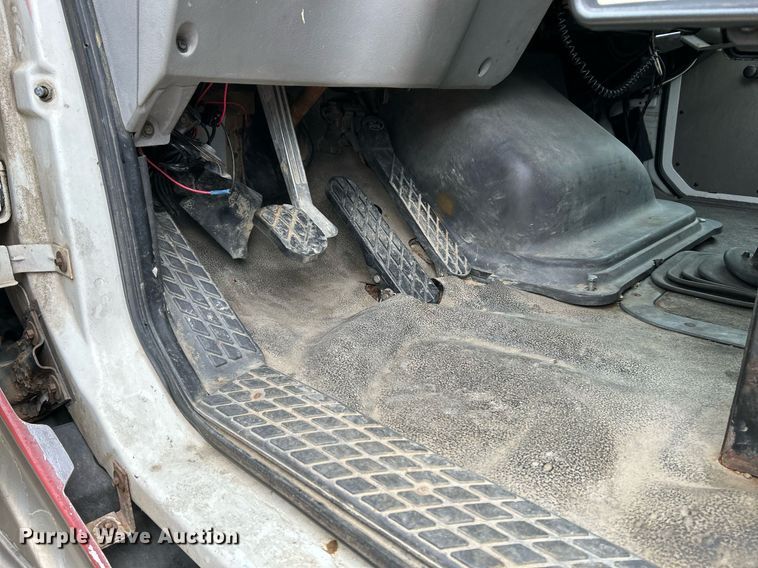 image for item NE9693 1999 Sterling L7501 fuel truck