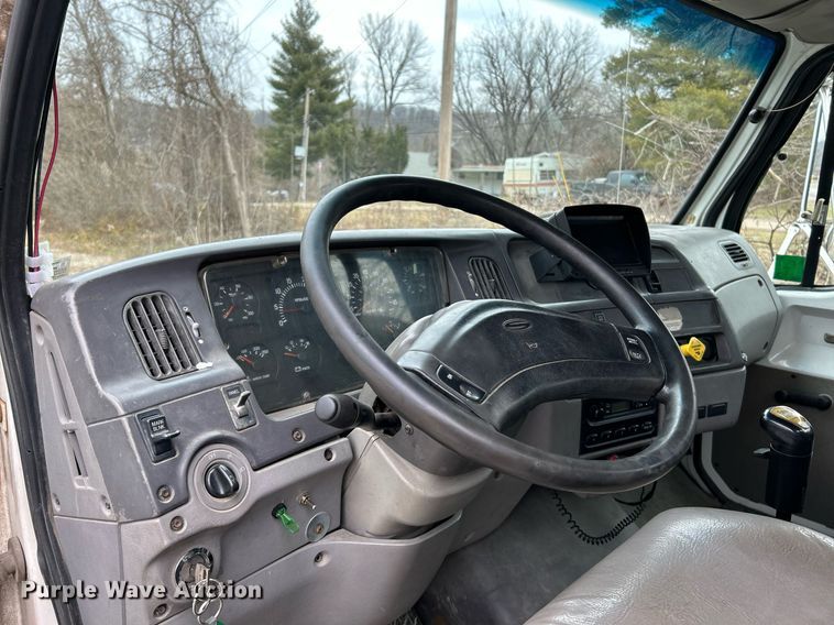 image for item NE9693 1999 Sterling L7501 fuel truck