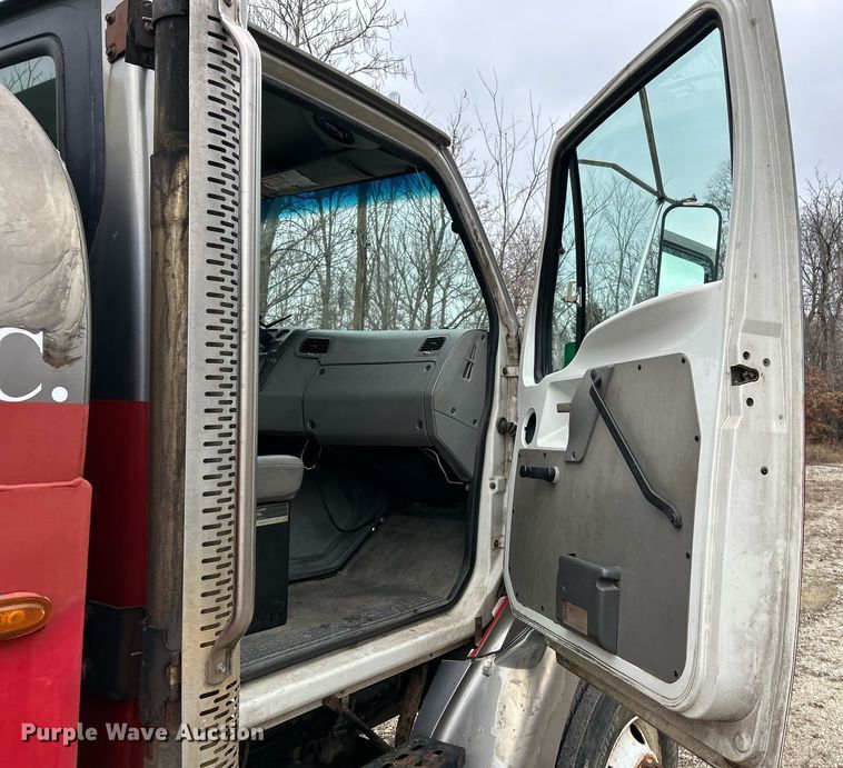 image for item NE9693 1999 Sterling L7501 fuel truck