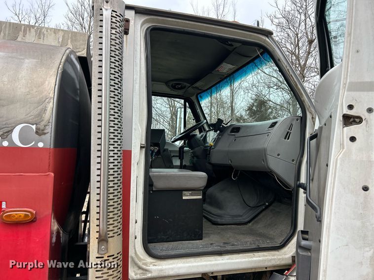 image for item NE9693 1999 Sterling L7501 fuel truck