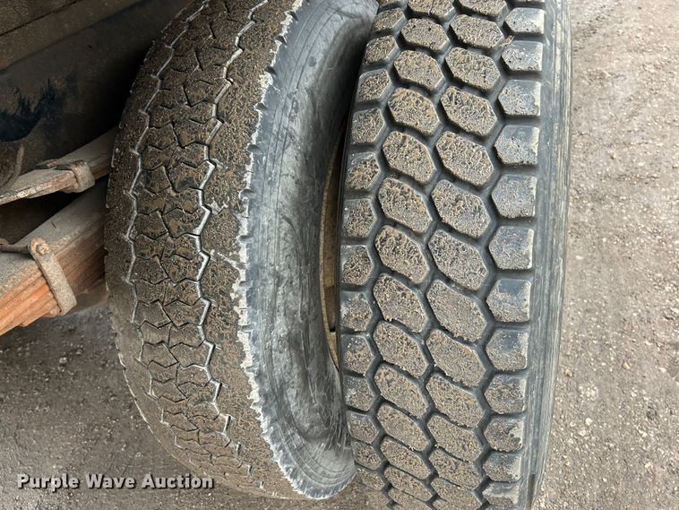 image for item NE9693 1999 Sterling L7501 fuel truck