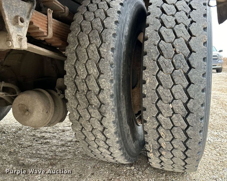 image for item NE9693 1999 Sterling L7501 fuel truck