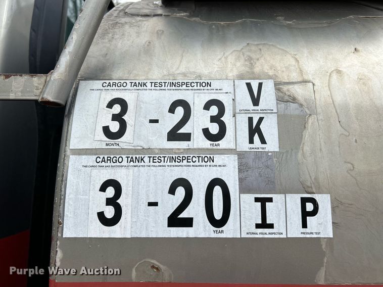 image for item NE9693 1999 Sterling L7501 fuel truck