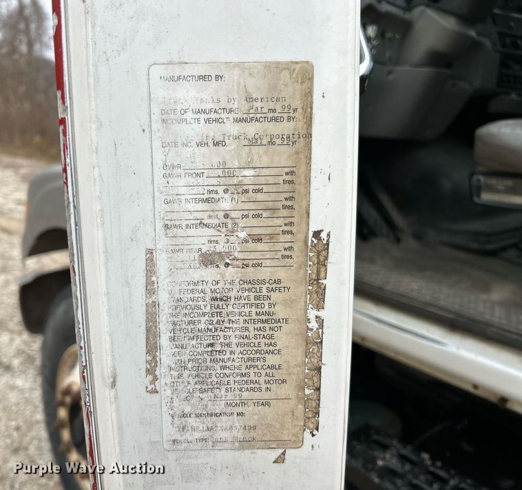 image for item NE9693 1999 Sterling L7501 fuel truck