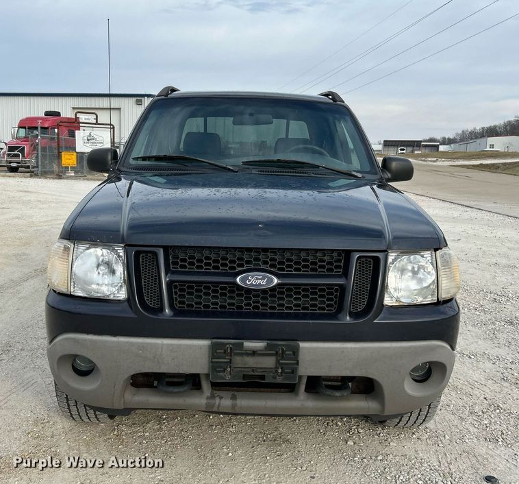 image for item NE9694 2001 Ford Explorer Sport Trac SUV